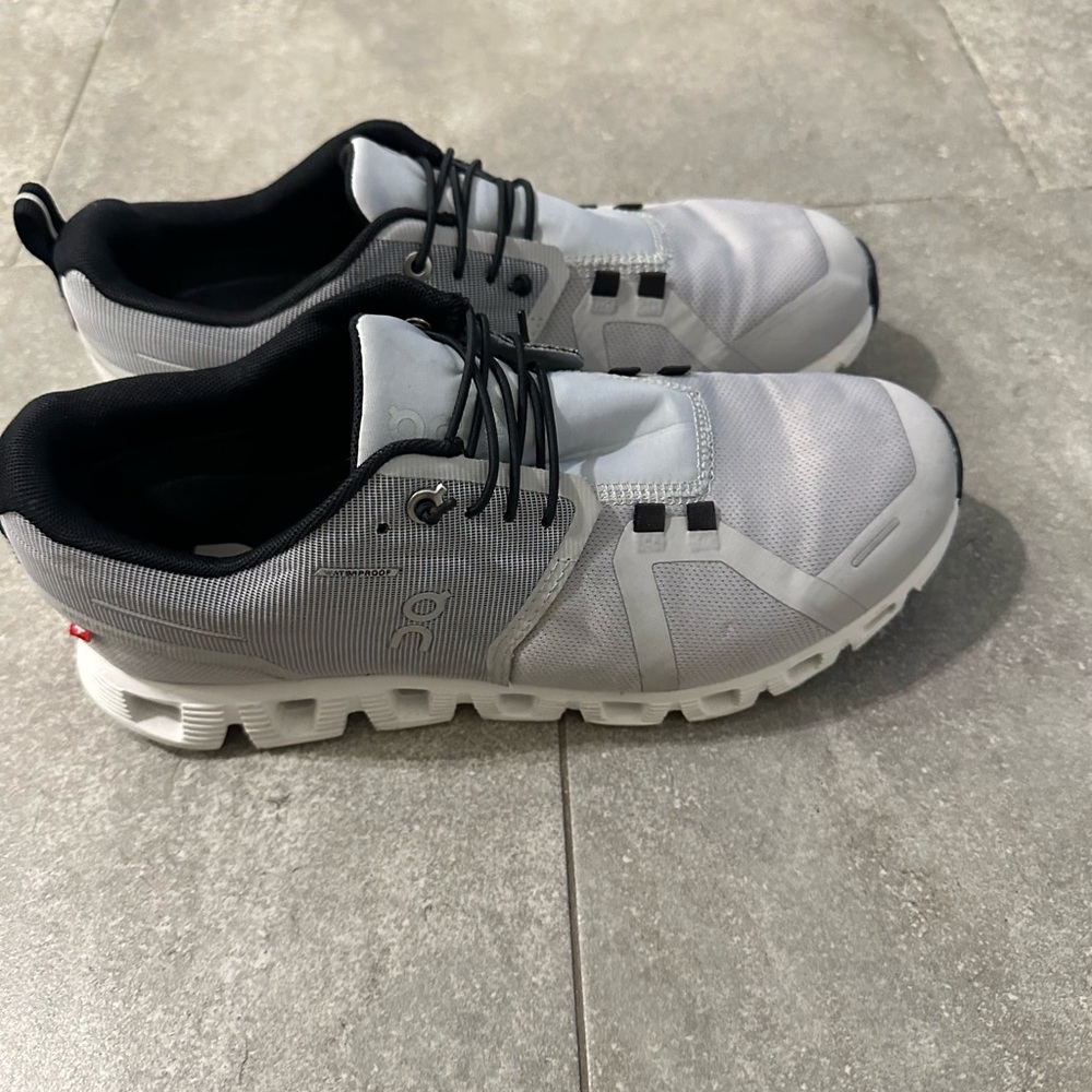 On Running Cloud 5 Women’s Size 9 - Picture 2 of 4